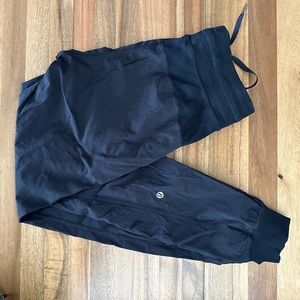 Lululemon studio joggers size 4